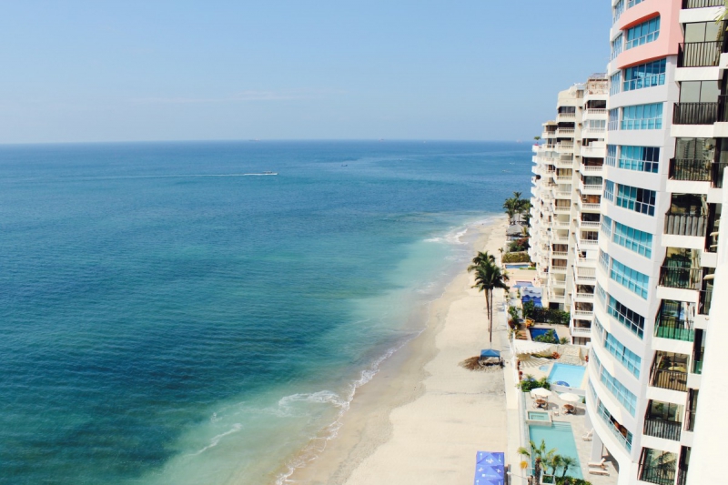 chambre-hote-MOUANS SARTOUX-min_beach_ocean_shore_hotel_palm_tree-33726